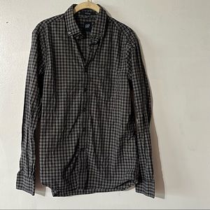 GAP Fitted Men Button Down Shirt 100% Cotton Black Plaid Long Sleeve Size Small